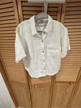 Athleta Retreat linen short sleeve shirt